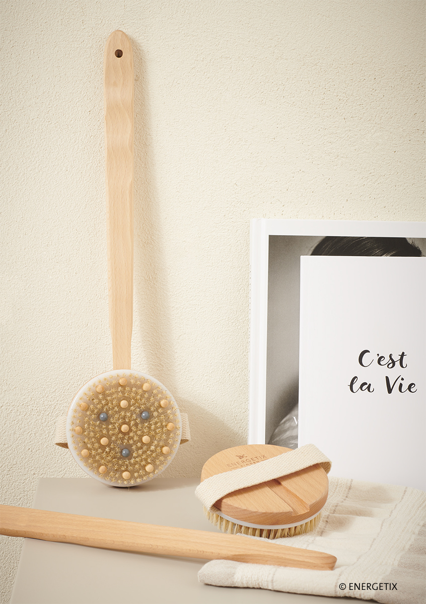 Body brush with incorporated magnets and detachable wooden handle